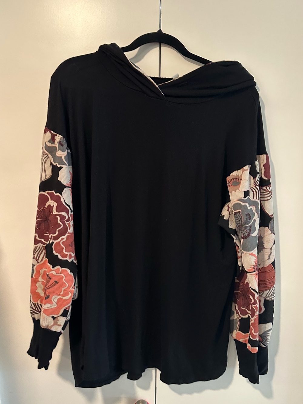 Mai Soli 2x Black Hoodie Dress with Floral Puff Sleeves